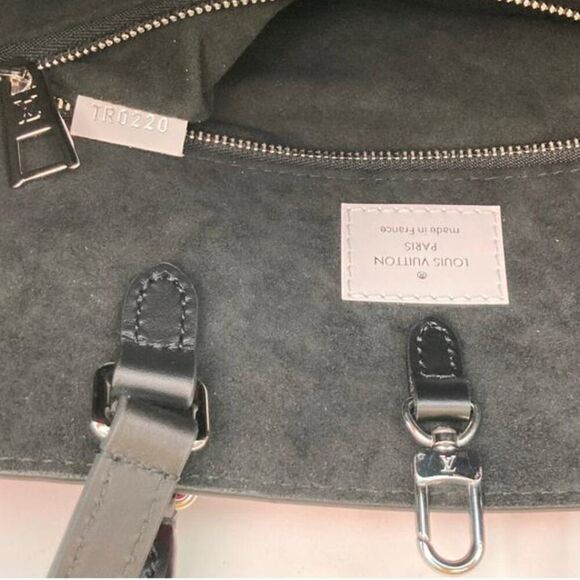 Louis Vuitton Epi Onthego MM in Grenade White Tote Shoulder Handbag - Picture 12 of 13